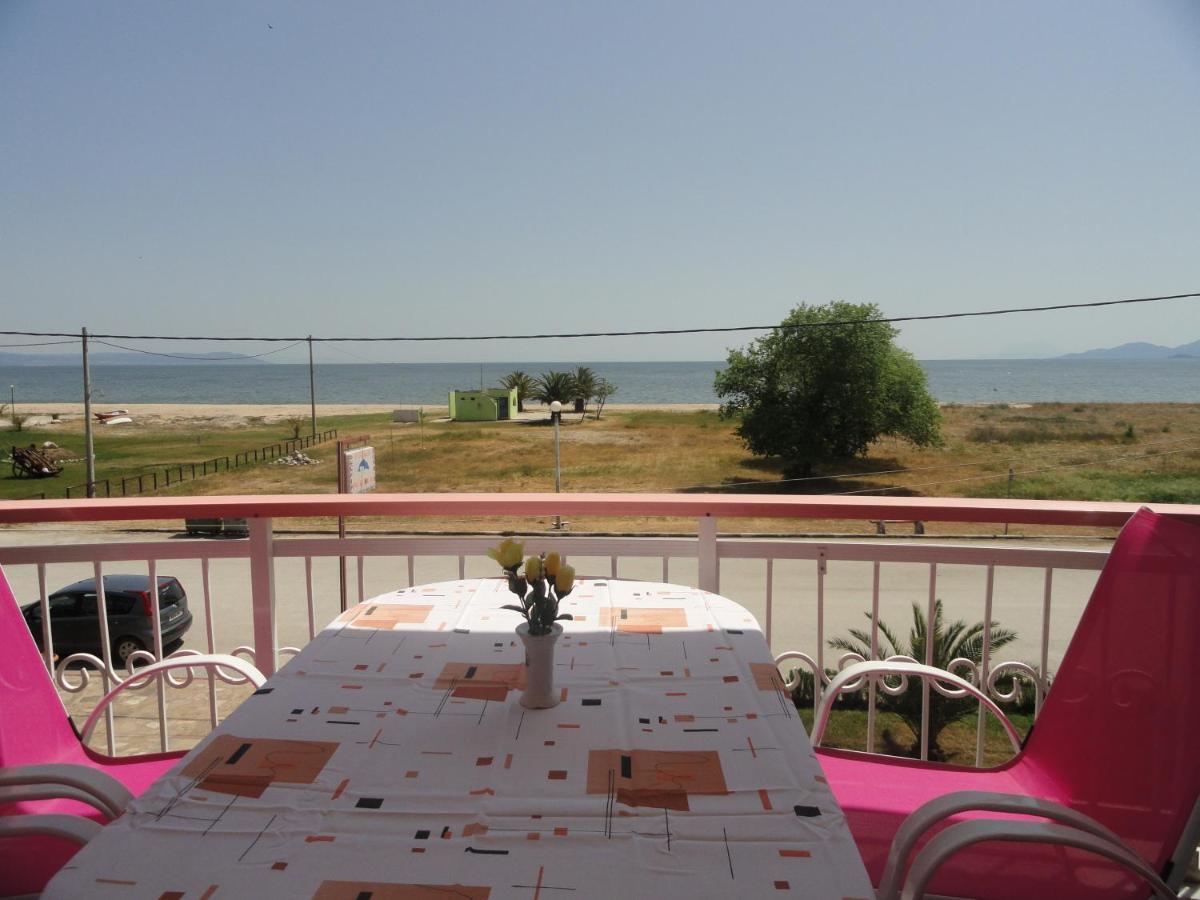 Pension Delfini Аспровалта Екстер'єр фото